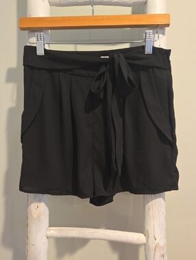 Monteau Black High-Waist Tie-Front Shorts Medium NWT